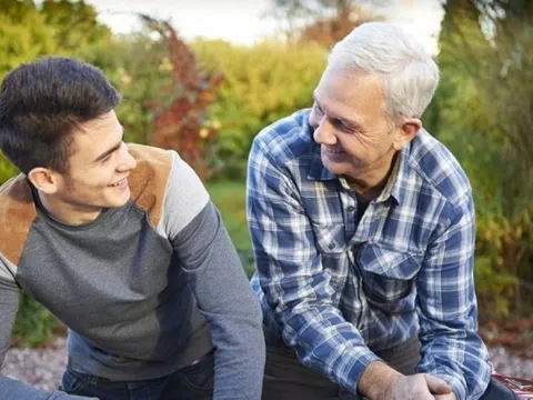Tâm sự với người lạ kiếm 500.000/giờ: Bí mật đằng sau nghề lạ đang hốt bạc mà không sợ AI soán ngôi