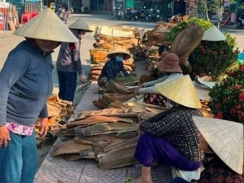 Nông dân Quảng Ngãi lập chợ 'quái lạ' mỗi tuần họp một lần, không bán cá thịt mà bán 'rác'