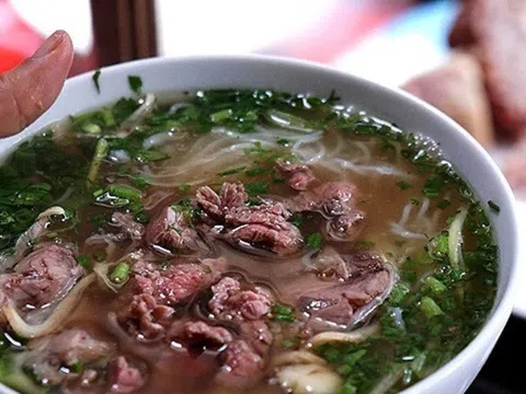 Bát bún, phở đồng loạt tăng 5.000 đồng, chủ quán nói do hành, thịt, cua đều gánh thêm thuế