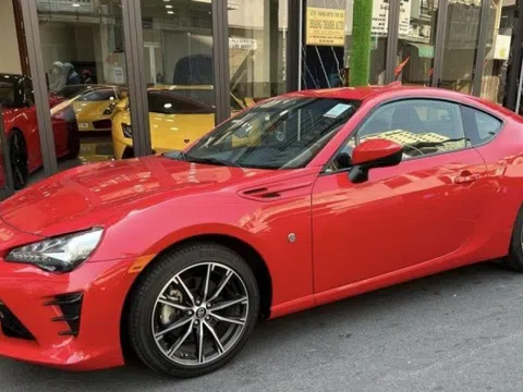 Bỏ lại dàn siêu xe gần 100 tỷ, Cường Đô-la 'trốn vợ' trên chiếc Toyota được 'xào nấu' tinh vi