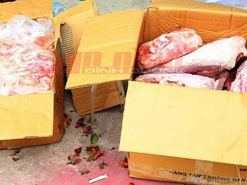 Chủ kho hàng đông lạnh dán dòng chữ "lạ" ở cửa, cảnh sát ập vào phát hiện sự thật kinh hoàng bên trong