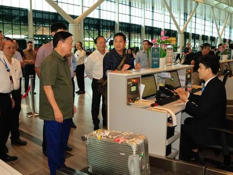 Phó Thủ tướng Trần Hồng Hà thị sát hoạt động của nhà ga T3 - sân bay Tân Sơn Nhất
