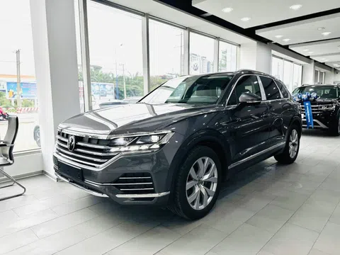 VW Touareg giảm giá kỷ lục hơn 330 triệu, xuống 2,3 tỷ đồng tại đại lý, đấu RX, Q7 trong khi chờ bản mới ra mắt