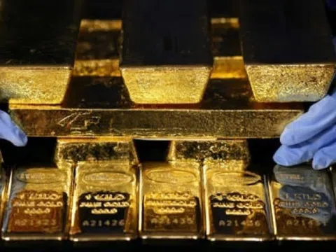 Vàng vượt Euro, trở thành tài sản dự trữ lớn thứ hai thế giới: Vì sao các nước đổ xô tích trữ?