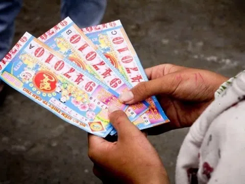 Chồng bán 2 tờ vé số cho vợ, không ngờ trúng ngay giải đặc biệt 4 tỷ đồng