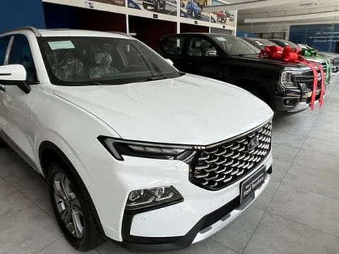 "Cuộc chiến" phân khúc xe gầm cao hạng C
