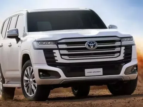 Giá khởi điểm 2,8 tỷ đồng, 'quái thú' Land Cruiser đã có bản hybrid tự sạc mạnh ngang Lexus LX 700h