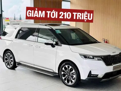 Kia Carnival bản xăng cao nhất giảm tới 210 triệu đồng tại đại lý, giá thực tế còn 1,549 tỷ đồng nhưng phải đánh đổi 1 thứ