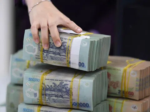Cảnh báo rủi ro khi lượng tiền khổng lồ 'bơm' ra nền kinh tế
