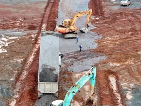 Tấp nập thi công đường băng số 2 tại siêu dự án sân bay Long Thành