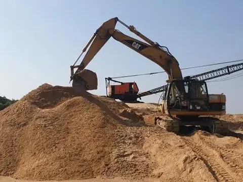 Đấu giá ba mỏ cát ở Quảng Nam: Khởi điểm vài tỷ đồng, chốt hàng trăm tỷ đồng