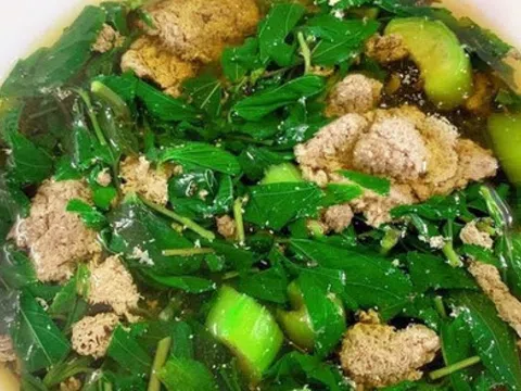 Bổ ngang thịt bò, loại rau dân dã nấu lên nhơn nhớt này rất giàu sắt: Bán đầy chợ Việt, giá rẻ chỉ vài nghìn đồng/mớ