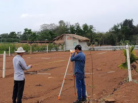 Thửa đất 200m2, nay muốn chuyển mục đích sử dụng 100m2 sang đất ở để xây nhà, cán bộ địa phương không tiếp nhận: Bộ Nông nghiệp và Môi trường nói gì?