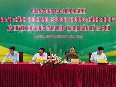 Giám đốc Công an TP. Hà Nội thị sát 'thủ phủ bánh kẹo' La Phù, yêu cầu xử lý nghiêm hàng giả, gian lận thương mại