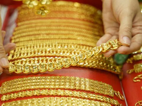 Giá vàng hôm nay 22/6/2025: Thế giới quay đầu giảm, vàng nhẫn tăng vọt