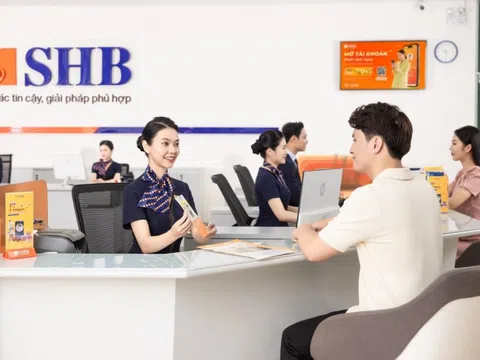 SHB trao tay iPhone 16 Pro Max và vàng 999.9 cho khách chuyển tiền quốc tế