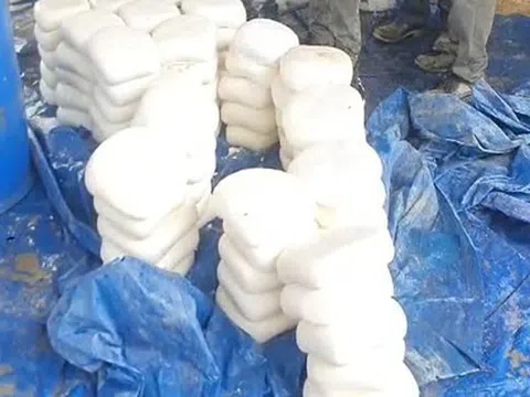 Đột kích một cơ sở khả nghi, phanh phui đường dây sản xuất sữa và phô mai giả, tịch thu 6 tấn sản phẩm pha hóa chất