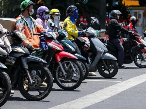 Quy định mới nhất về đèn vàng, đèn đỏ, người tham gia giao thông phải biết tránh bị phạt lên tới 20 triệu đồng và trừ 4 điểm GPLX