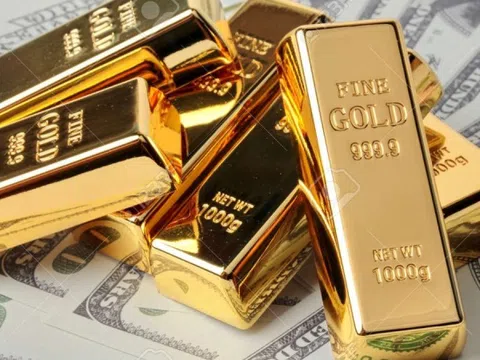 Giá vàng tăng vọt: Động thái bất ngờ của ông Trump khiến nhà đầu tư bất an