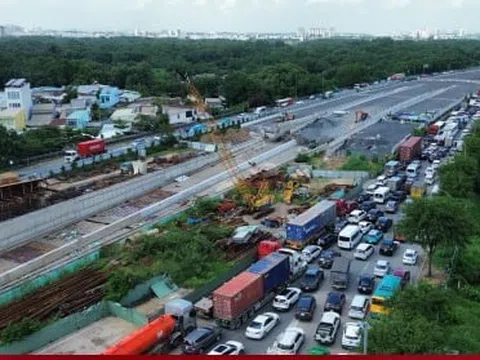 Ùn tắc nhiều giờ từ nút giao An Phú lên cao tốc TP.HCM - Dầu Giây