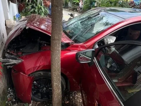 Về số N khi đổ xăng, xe Mazda bất ngờ lao vào tường: Cảnh báo thói quen hiểm hoạ khi phụ huynh chở trẻ em, có thể bị phạt nặng