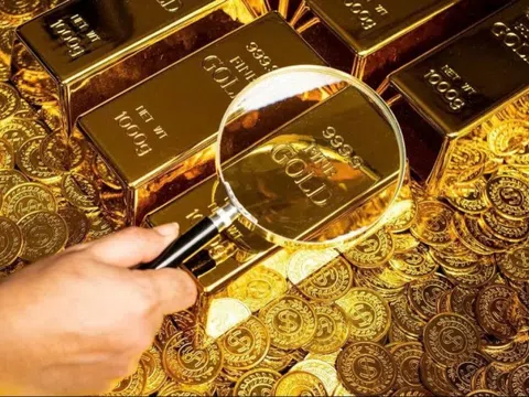 Giá vàng tiến sát vùng đỉnh, giới đầu tư âm thầm gom hàng: Lý do đến từ Tổng thống Trump