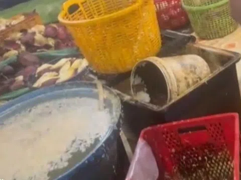 Phanh phui 3 cơ sở ngâm hoa chuối bằng hàn the, chất tẩy trắng: Mỗi ngày tuồn ra thị trường hàng trăm kg