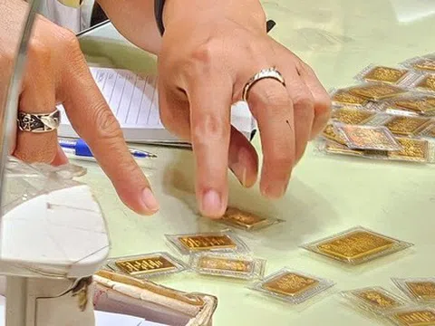 Tối nay 7-7, giá vàng lao dốc không phanh