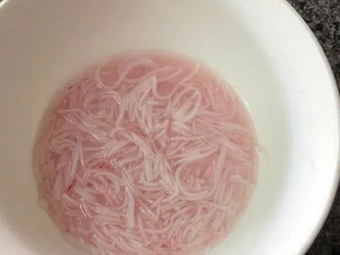 Lập đoàn kiểm tra vụ sợi bún đổi màu đỏ bất thường ở Đà Nẵng