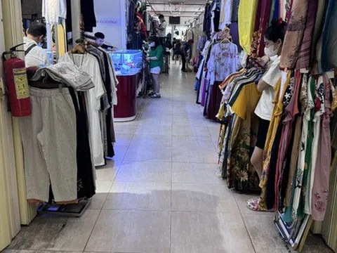 Nhiều tiểu thương ở Saigon Square vẫn tiếp tục đóng cửa sạp, nghỉ bán