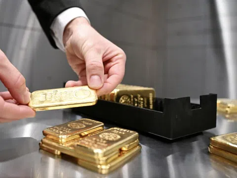 Giá vàng bất ngờ lao dốc ngay đầu tuần vì động thái mới của Tổng thống Trump với các đối tác thương mại