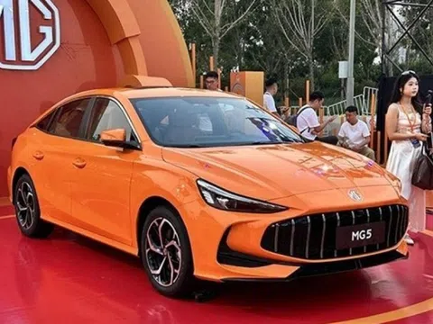 MG5 2026 chào sân với mức giá hơn 200 triệu, trang bị hiện đại và hiệu năng ấn tượng, là đối trọng đáng gờm của Honda Civic 1.5T