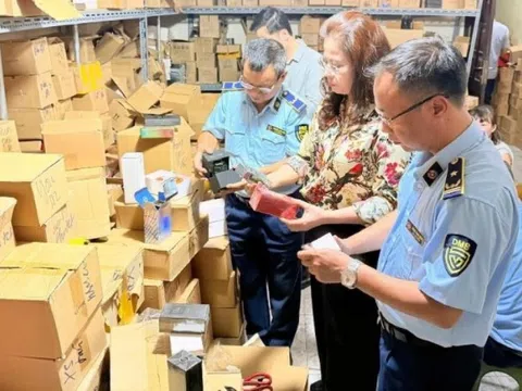 Hà Nội ra đòn mạnh chống hàng giả: 2.176 vụ kiểm tra, tổng tiền phạt gần 34 tỷ, tiêu hủy hàng hóa vi phạm trị giá hơn 41 tỷ đồng