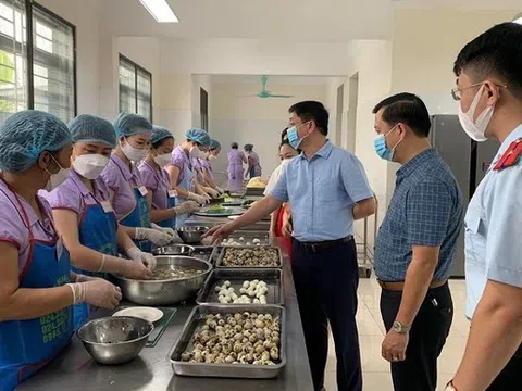 Hà Nội thu giữ hơn 38 tấn thực phẩm nhập lậu, hàng chục nghìn sản phẩm không rõ nguồn gốc