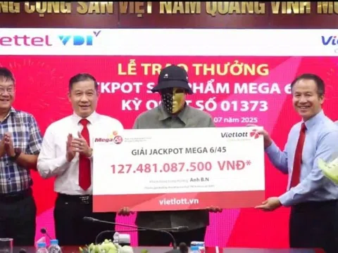 Trúng hơn 127 tỷ đồng Vietlott trong tâm thế bình tĩnh vì 'đã quen làm việc với các con số', chàng trai tiết lộ bí quyết không ai ngờ tới