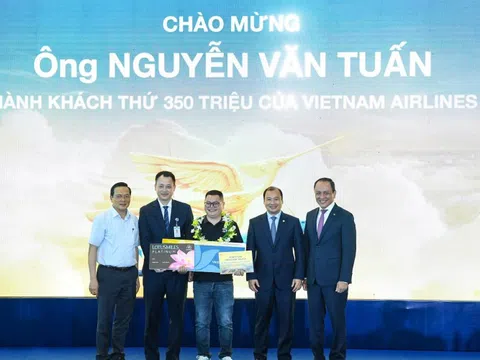 Vietnam Airlines đón hành khách thứ 350 triệu sau 30 năm thành lập