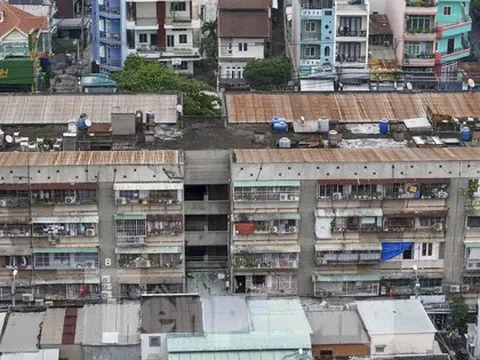 'Chuồng cọp' giăng tầng, khung sắt cố định 'bóp nghẹt' lối thoát ở chung cư TPHCM