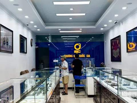 Vàng miếng SJC khan hiếm, người dân săn mua từng đợt