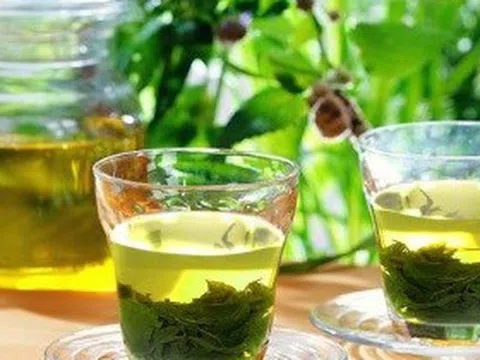 Loại lá bán đầy chợ Việt, vốn là "thức uống của người nghèo" đang khiến thế giới chi gần 100 triệu USD nhập khẩu trong nửa đầu năm