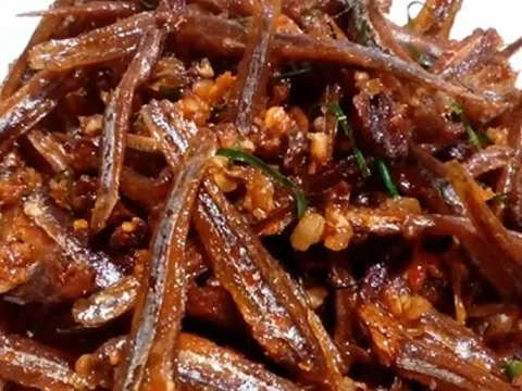 Loại cá 'nhỏ mà có võ' xuất hiện khắp chợ Việt, vừa ngon vừa rẻ lại là nguyên liệu làm ra đặc sản nức tiếng thế giới