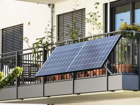 Điện mặt trời ban công “lên ngôi”