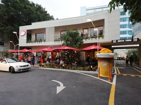 Highlands tái thiết trải nghiệm cà phê hiện đại với Drive-Thru thân thiện mọi phương tiện