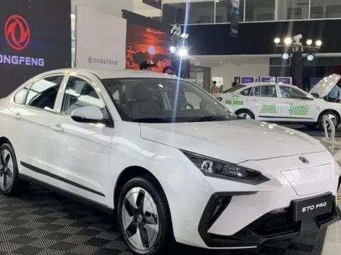 Mẫu sedan điện hạng C đẹp như Camry, giá chỉ 482 triệu chính thức về đại lý: Bảo hành lên đến 8 năm, lại đến từ thương hiệu lớn