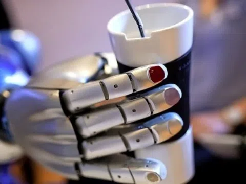 Trung Quốc thúc đẩy tham vọng: Mỗi gia đình một 'quản gia' robot