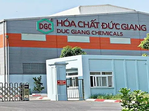 Quỹ ngoại, lãnh đạo đua nhau bán cổ phiếu