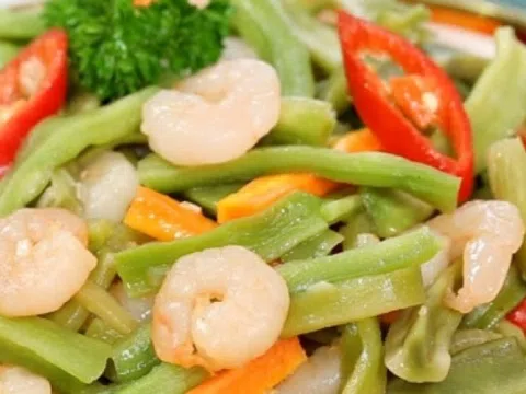 Ở chợ có loại rau trông 'như nắm cỏ', từng chỉ dùng cho vua chúa, nay được săn đón với giá đắt hơn thịt: Dân sành ăn đổ xô tìm mua