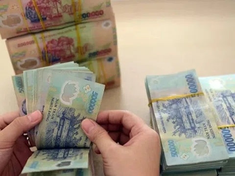 Tín dụng 'nở rộ' vào bất động sản