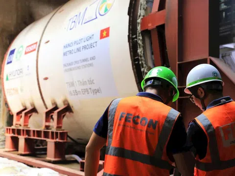 Tại sao khối ngoại mua ròng nhóm cổ phiếu hưởng lợi từ đầu tư công, bất động sản?