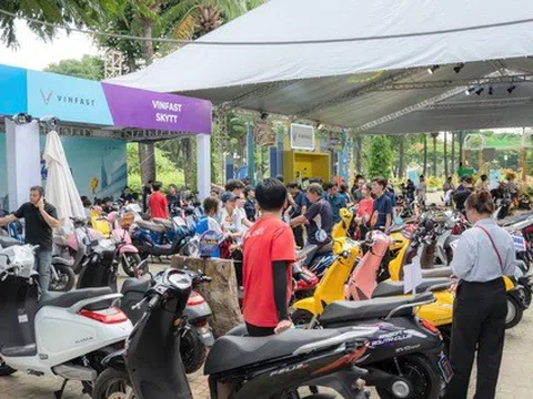 Đua nhau đổi xe máy xăng lấy xe điện, các hãng đem xe xăng đi đâu?