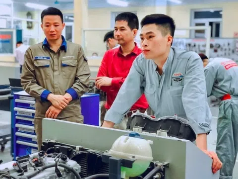 Cấm xe xăng từ 2026, sinh viên e ngại một ngành học vì sợ thất nghiệp